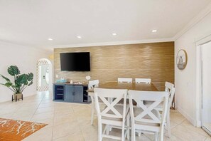 Dining - Incredible waterfront home with lanai, private pool, outdoor kitchen (Marco Island)