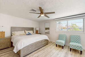 Iron/ironing board, WiFi, bed sheets - Incredible waterfront home with lanai, private pool, outdoor kitchen (Marco Island)