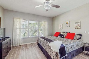 3 Schlafzimmer, Schreibtisch, Bügeleisen/Bügelbrett, WLAN