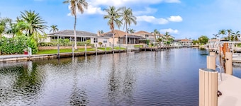 Dog-friendly home with pool, washer/dryer, central AC, dock - snowbird-friendly