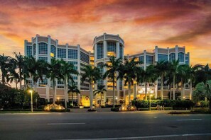 A multi-story hotel with a symmetrical facade, large windows, and a central entrance. - Beachfront condo with a pool, a hot tub, central AC, & on-site restaurants (Marco Island)