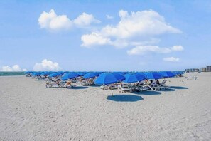 On the beach - Beachfront condo with a pool, a hot tub, central AC, & on-site restaurants (Marco Island)