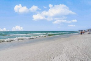 On the beach - Beachfront condo with a pool, a hot tub, central AC, & on-site restaurants (Marco Island)