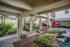 Property grounds - Second Floor Condo with Shared Pool, Central AC, WiFi, W/D - Snowbird Friendly (Marco Island)
