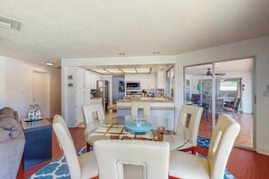Dining - Waterfront Home with Private Dock & Enclosed Lanai - Near Residence Beach (Marco Island)