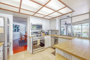 Fridge, microwave, oven, stovetop - Waterfront Home with Private Dock & Enclosed Lanai - Near Residence Beach (Marco Island)