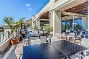 Outdoor dining - Gulf-front condo with a pool, a hot tub, central AC, & on-site restaurants (Marco Island)