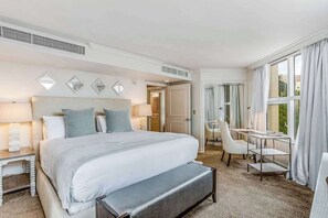 Desk, iron/ironing board, Internet, bed sheets - Gulf-front condo with a pool, a hot tub, central AC, & on-site restaurants (Marco Island)