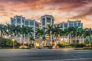 Exterior - Gulf-front condo with a pool, a hot tub, central AC, & on-site restaurants (Marco Island)