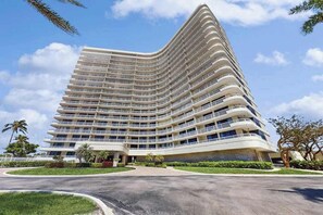 Exterior - Elegant Waterfront Condo with WiFi, Pool & Tennis - Walk to Beach (Marco Island)