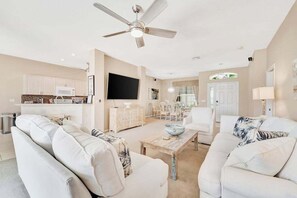 TV - Country club retreat with private pool, water views, on-site golf, & gym (North Fort Myers)