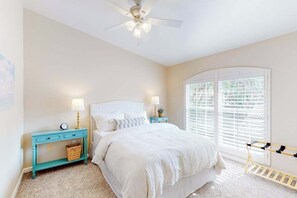 Desk, iron/ironing board, WiFi, bed sheets - 2nd-floor lakefront condo with heated pool, lake view, balcony, bikes, fast WiFi (Naples)