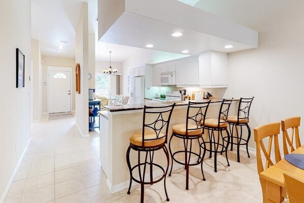 Fridge, microwave, oven, stovetop - 2nd-floor lakefront condo with heated pool, lake view, balcony, bikes, fast WiFi (Naples)