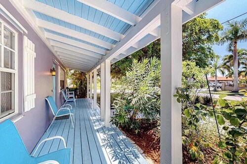 Enchanting dog-friendly beach bungalow with patio, fireplace, deck, AC, & W/D