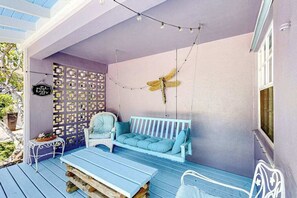 Terrace/patio - Enchanting dog-friendly beach bungalow with patio, fireplace, deck, AC, & W/D (Naples)