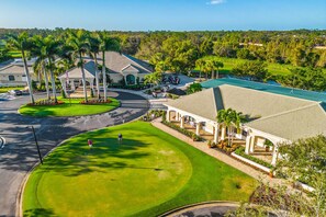 Golf - Resort community home with bikes, screened porch, on-site golf, & AC (Naples)