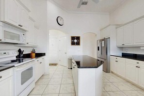 Fridge, microwave, oven, stovetop - Waterfront Oasis W/ Private Pool, Dock, Fast WiFi & Ideal Location - Dogs OK (Port Charlotte)