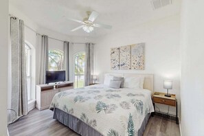 4 bedrooms, iron/ironing board, WiFi, bed sheets - Waterfront Oasis W/ Private Pool, Dock, Fast WiFi & Ideal Location - Dogs OK (Port Charlotte)