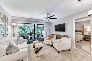 TV, offices - Your Serene Escape Awaits Discover Paradise in Naples at Park- near beach & golf (Naples)