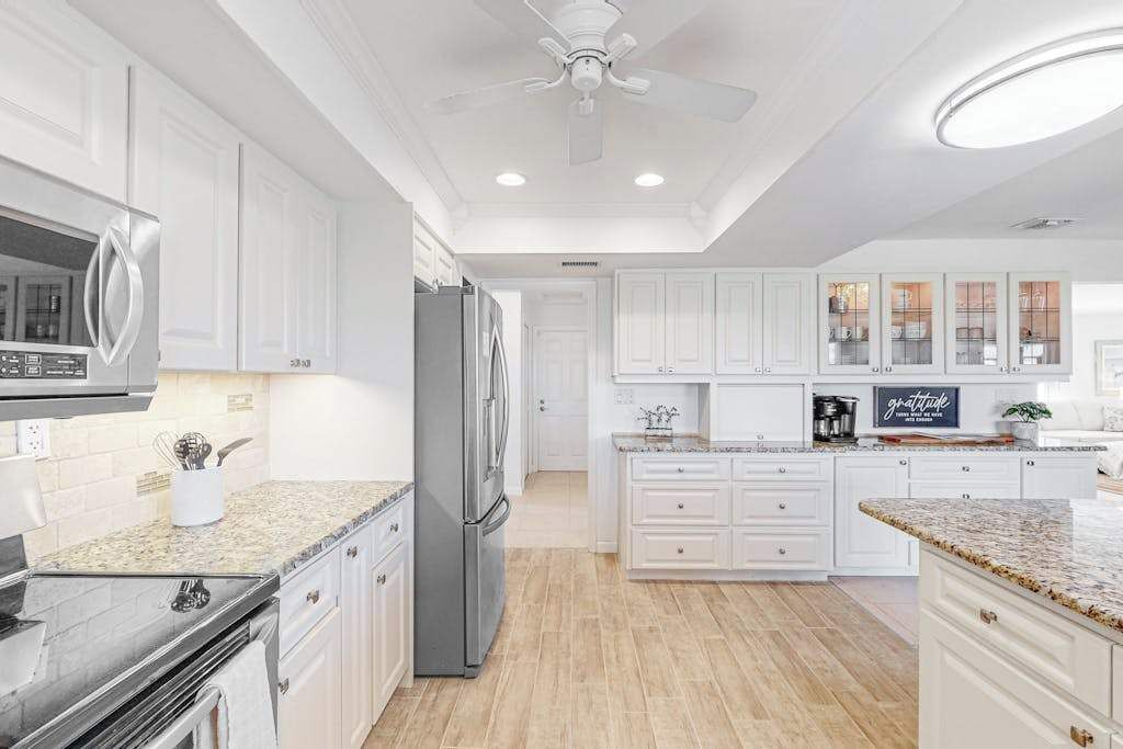 Refrigerador, microondas, horno, placa de cocina