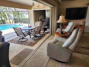 TV, offices - Waterfront Bliss with Private Pool & Gulf Access (Punta Gorda)