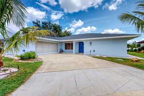 Exterior - Stylish Waterfront Escape | Sunroom Views, Full Renovation, A/C & Prime Location (Port Charlotte)