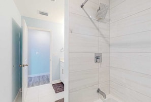 Shower, towels - Stylish Waterfront Escape | Sunroom Views, Full Renovation, A/C & Prime Location (Port Charlotte)