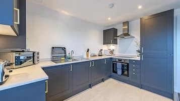 Deluxe Apartment | Private kitchen | Toaster