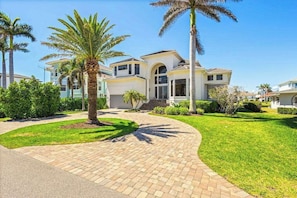 Exterior - Exquisite waterfront home with lanai, heated pool and spa(hot tub), and internet (Naples)