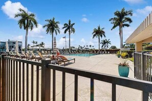 Terrace/patio - Coastal condo with shared pool, tennis courts, and dock (Naples)
