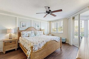 2 bedrooms, iron/ironing board, WiFi, bed sheets - Coastal condo with shared pool, tennis courts, and dock (Naples)