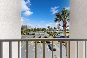 Property grounds - Coastal condo with shared pool, tennis courts, and dock (Naples)