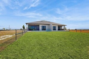Exterior - Lakefront lanai living w/ fenced yard, fishing, golfers paradise, Dogs OK (Placida)