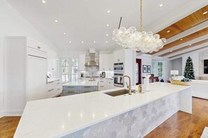 Fridge, microwave, oven, stovetop - Spacious canal front home with private pool, dock & close to everything (Marco Island)