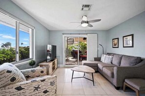 TV - Dog-friendly duplex with a patio, deck, washers, dryers, & central AC (Naples)