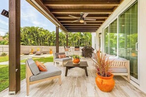 Terrace/patio - Dog friendly home with fire pit, enclosed yard, and washer and dryer (Cape Coral)