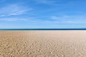 On the beach - Luxury beachfront condo w/amazing Gulf views, wifi, and Bonita Beach access (Bonita Springs)