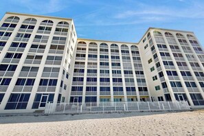 Exterior - Luxury beachfront condo w/amazing Gulf views, wifi, and Bonita Beach access (Bonita Springs)