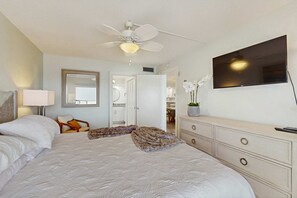 2 bedrooms, iron/ironing board, WiFi, bed sheets - Luxury beachfront condo w/amazing Gulf views, wifi, and Bonita Beach access (Bonita Springs)