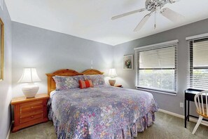 2 bedrooms, travel cot, WiFi, bed sheets - Quaint condo w/private patio, wifi, & access to community amenities (Bonita Springs)