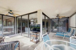 Outdoor dining - Quaint condo w/private patio, wifi, & access to community amenities (Bonita Springs)