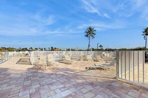 Terrace/patio - Gorgeous condo with modern upgrades, Gulfviews & shared pool (Bonita Springs)