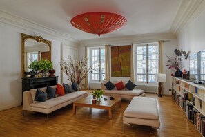 Apartment, Courtyard View | Ruang tamu