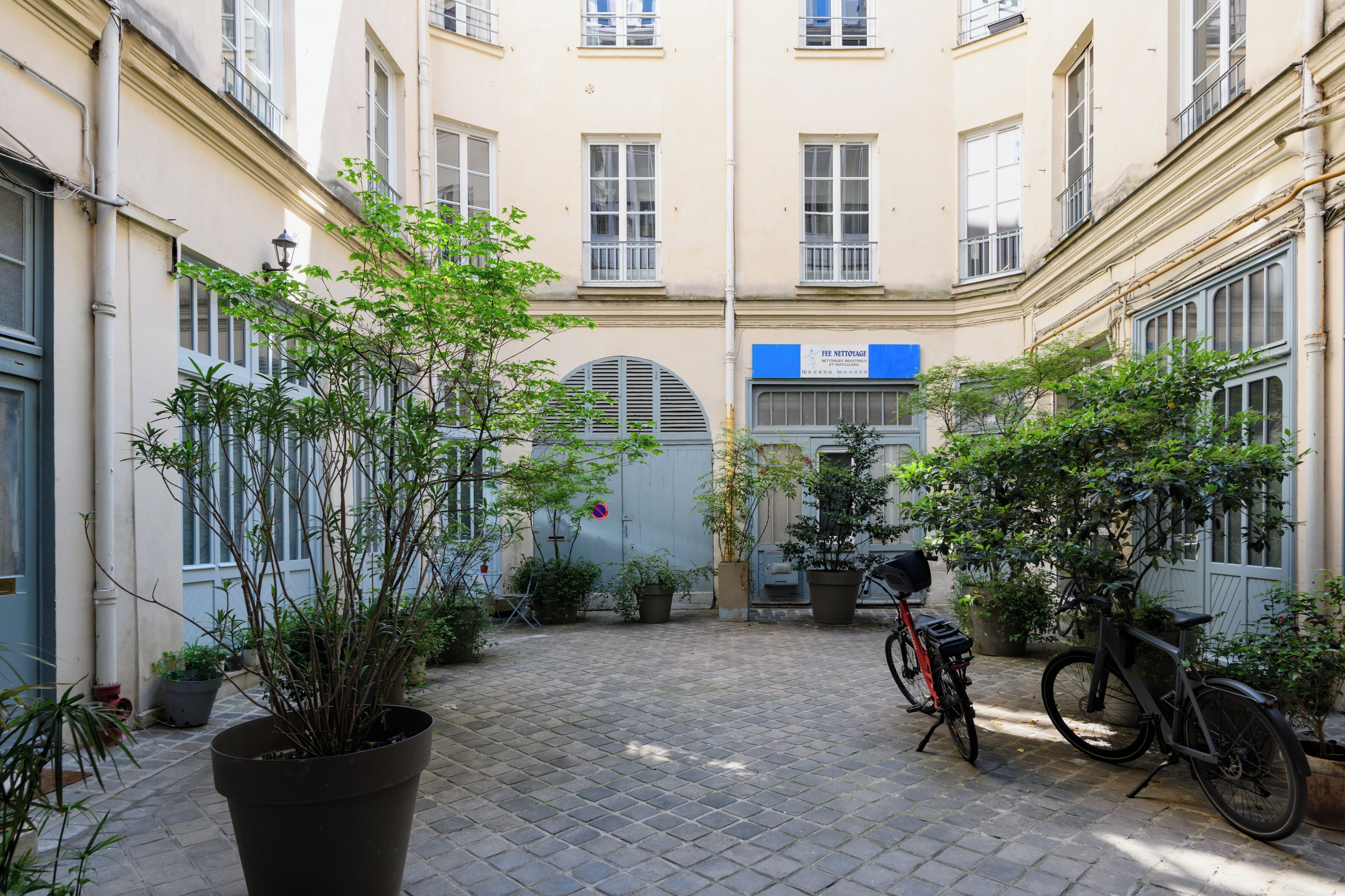 Apartment, Courtyard View | Bahagian luar