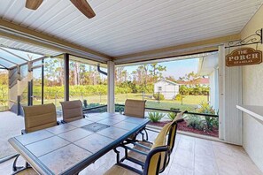 Outdoor dining - Cozy home with private pool, lanai, central AC & washer/dryer (Port Charlotte)