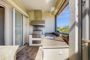 Terrace/patio - Serene and elegant with heated pool, water views, family and dog friendly, W/D (Port Charlotte)