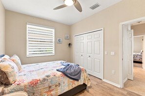 3 bedrooms, desk, iron/ironing board, travel crib