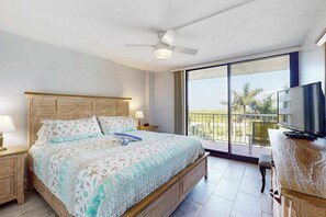 2 bedrooms, iron/ironing board, WiFi, bed sheets - Serene views, resort style amenities, AC, Pool, walk to the beach (Marco Island)