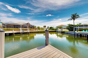 Terrace/patio - Dazzling coastal home with private pool & spa, lanai, AC, W/D, WiFi (Marco Island)