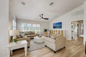TV, offices - Canal front home with private pool spa, washer/dryer, & AC (Marco Island)
